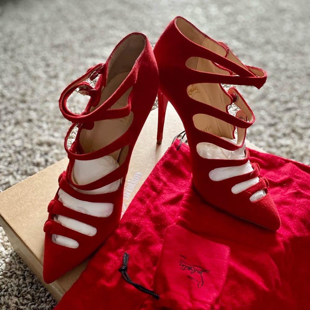 CHRISTIAN LOUBOUTIN Heels - Authentic